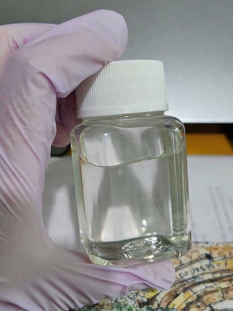 Damongwz W412 PEG-12 Dimethicone reference sample in a clear bottle.
